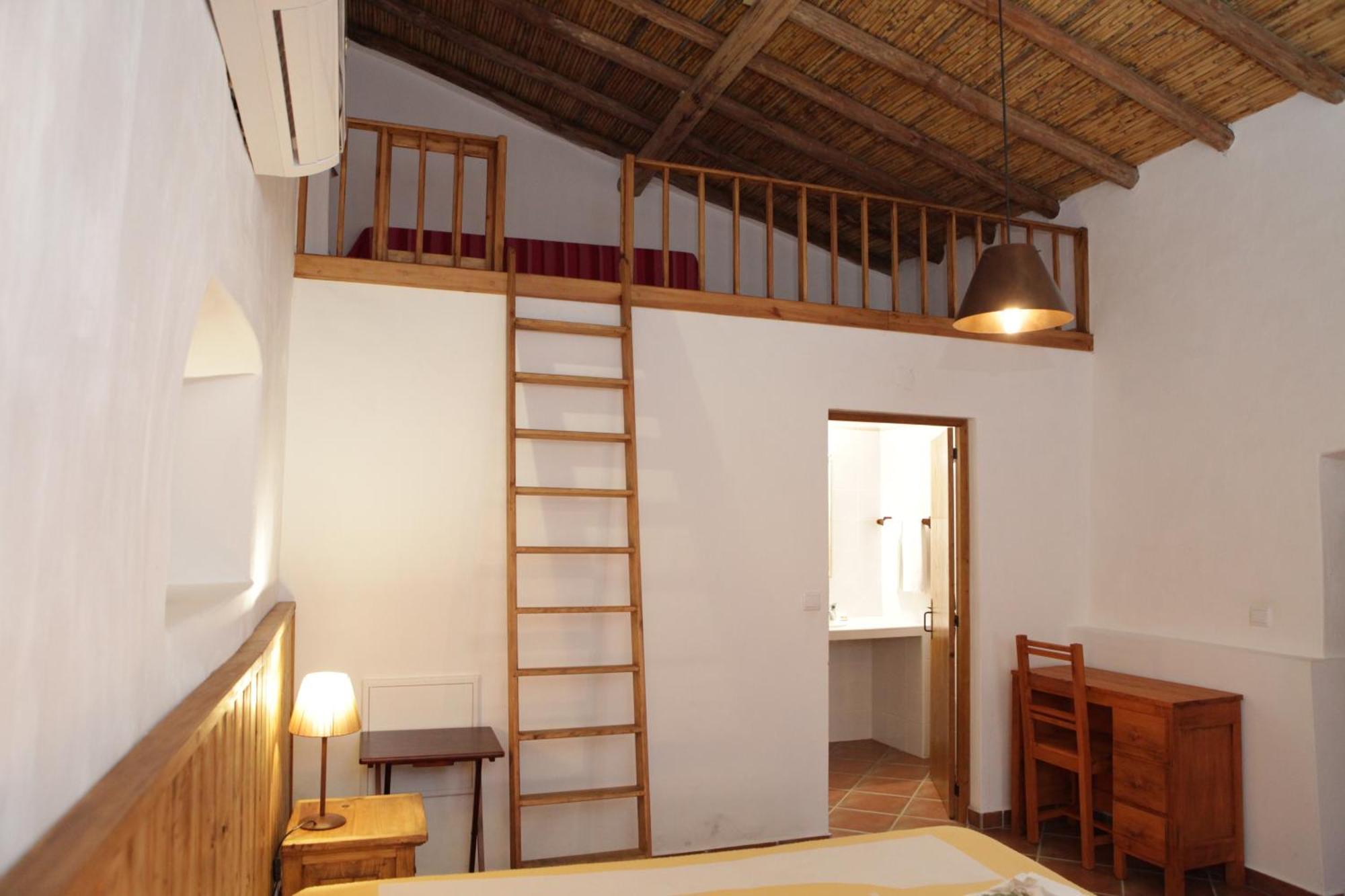 Casas Do Palheiro Velho Guest House คาสโตรมาริม ภายนอก รูปภาพ