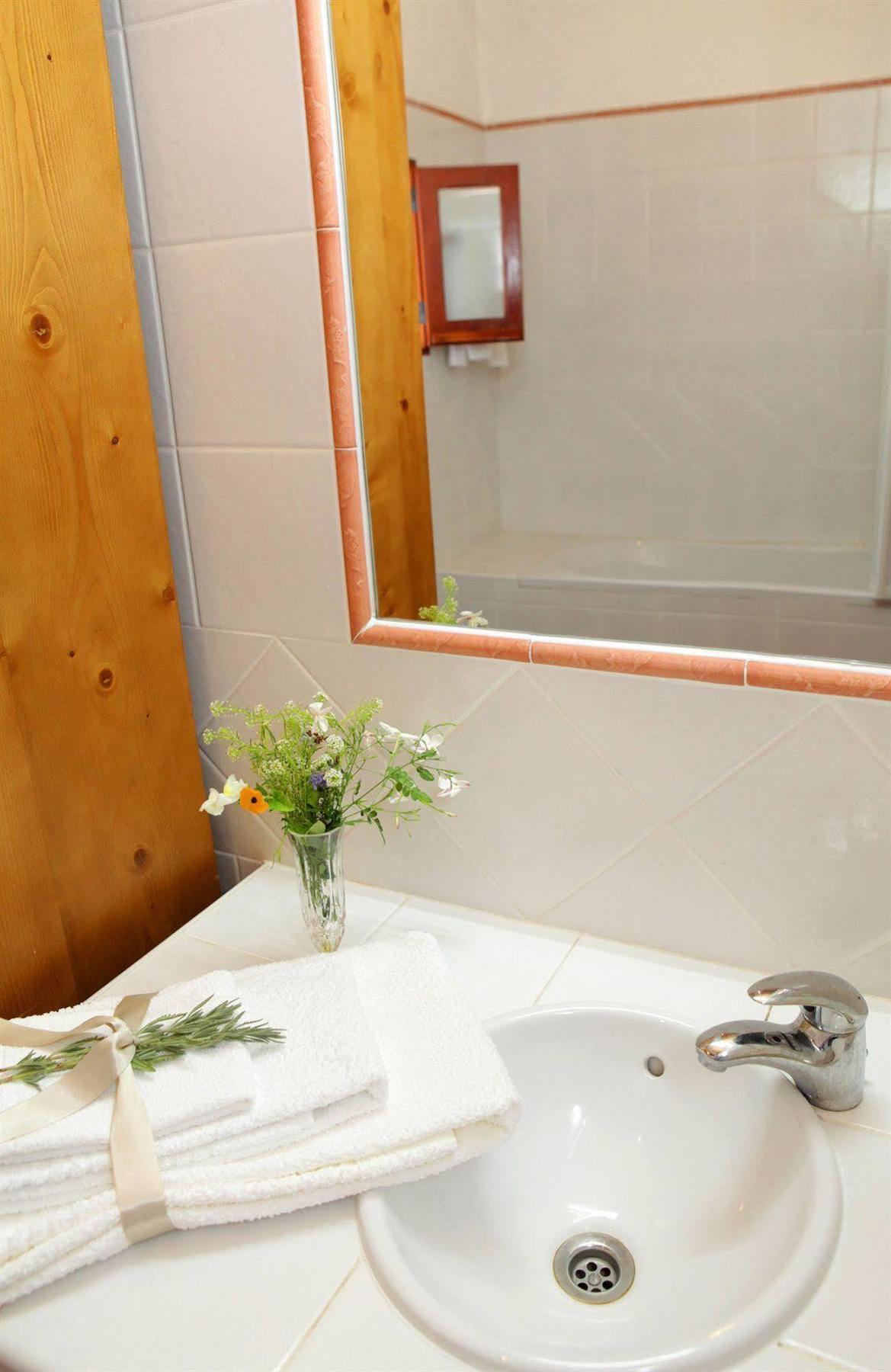 Casas Do Palheiro Velho Guest House คาสโตรมาริม ภายนอก รูปภาพ