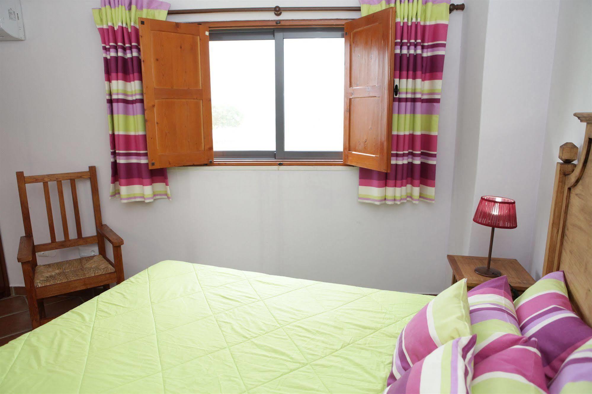 Casas Do Palheiro Velho Guest House คาสโตรมาริม ภายนอก รูปภาพ